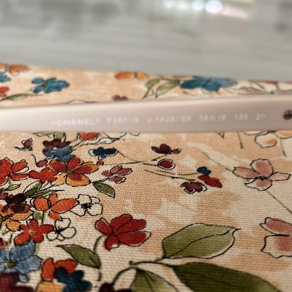 CHANEL Q Bow Square Polarized Gradient Sunglasses - Picture 5 of 7